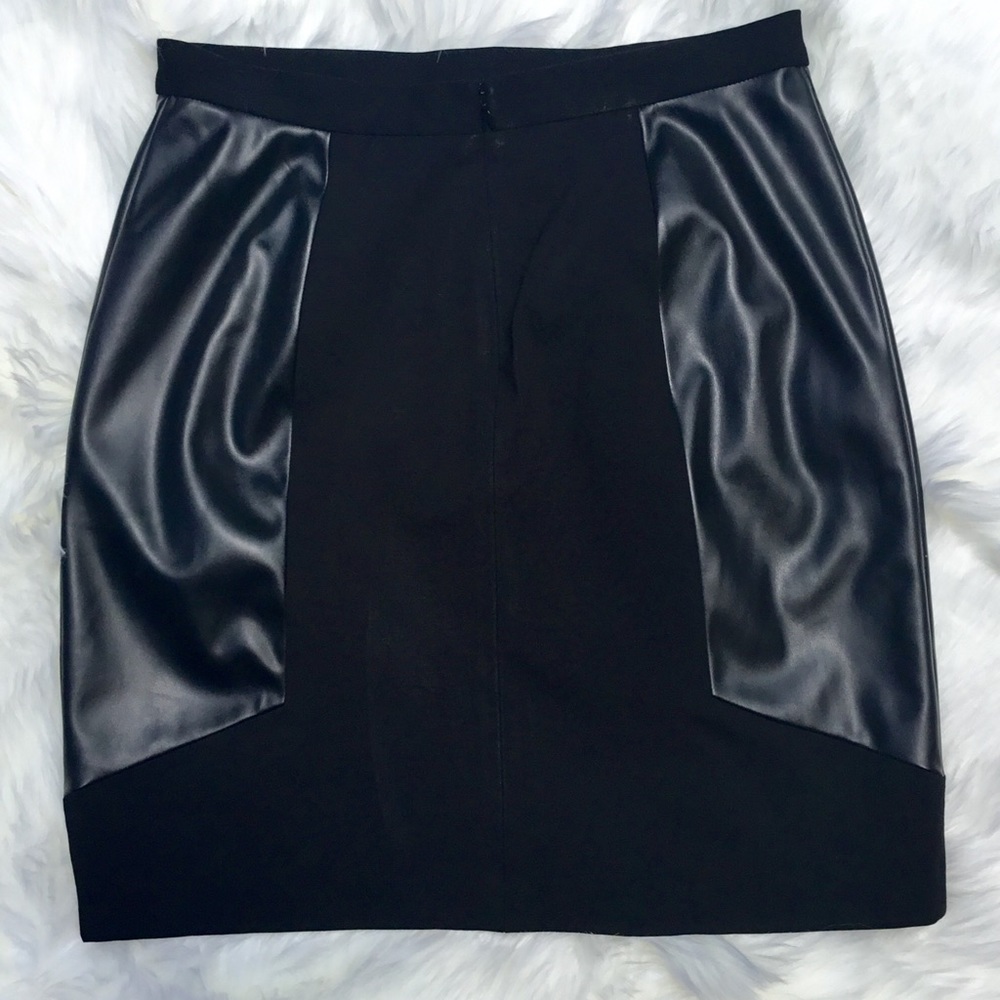 GIANNI BINI black skirt size 10. Spotless